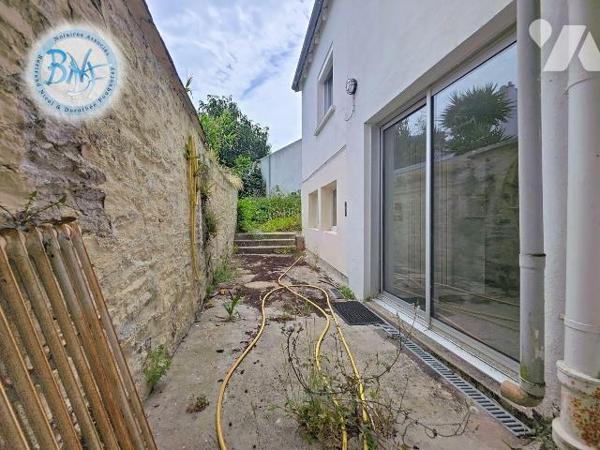 Travaux à prévoir
Cette maison de ville développée sur trois niveaux offre un beau potentiel d...