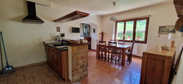 Charmant corps de ferme à 3' du lac d'Aiguebelette- 25' de Chambéry. 1h de LYON.