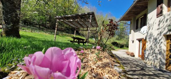 Charmant corps de ferme à 3' du lac d'Aiguebelette- 25' de Chambéry. 1h de LYON.