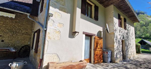 Charmant corps de ferme à 3' du lac d'Aiguebelette- 25' de Chambéry. 1h de LYON.