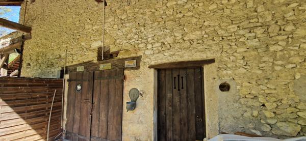 Charmant corps de ferme à 3' du lac d'Aiguebelette- 25' de Chambéry. 1h de LYON.