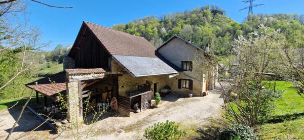 Charmant corps de ferme à 3' du lac d'Aiguebelette- 25' de Chambéry. 1h de LYON.