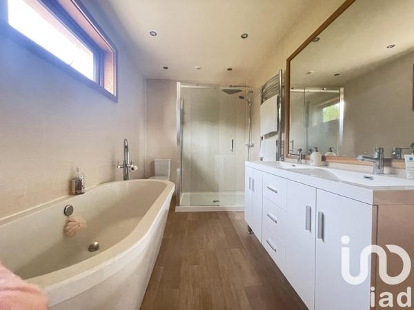 Maison à vendre 7 pièces 200 m² Château-Garnier