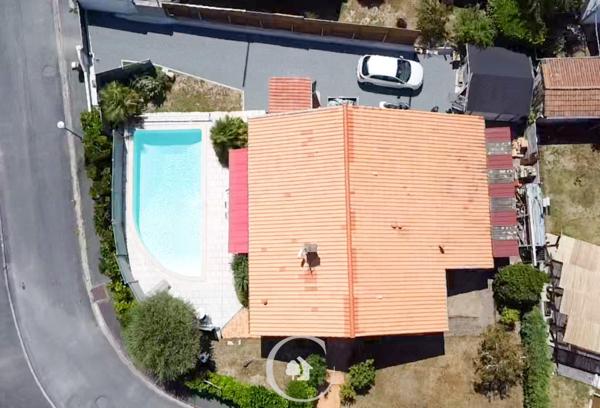 Artigues-près-Bordeaux (33370) JOLIE LANDAISE T5 - 4 CHAMBRES - PISCINE