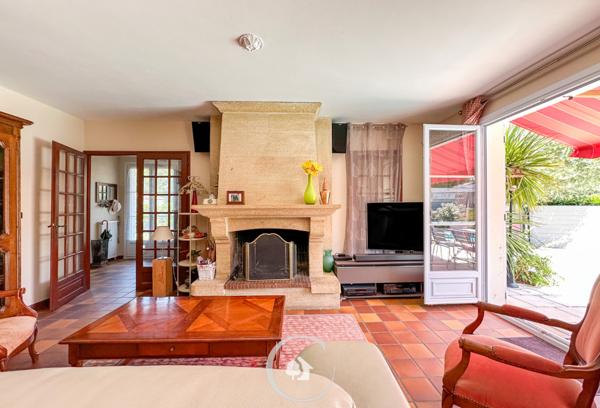 Artigues-près-Bordeaux (33370) JOLIE LANDAISE T5 - 4 CHAMBRES - PISCINE