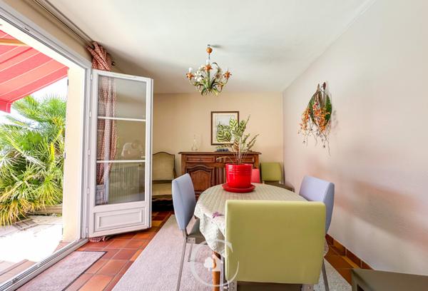 Artigues-près-Bordeaux (33370) JOLIE LANDAISE T5 - 4 CHAMBRES - PISCINE