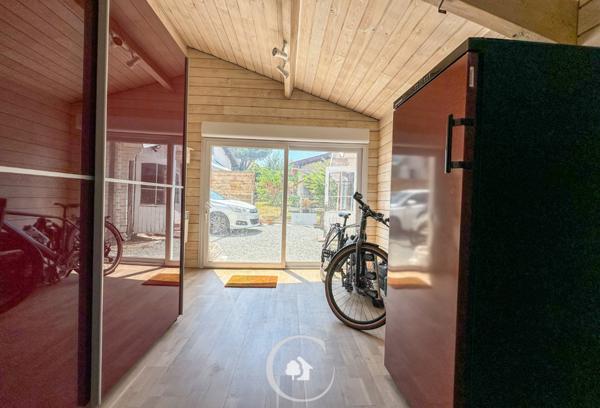 Artigues-près-Bordeaux (33370) JOLIE LANDAISE T5 - 4 CHAMBRES - PISCINE