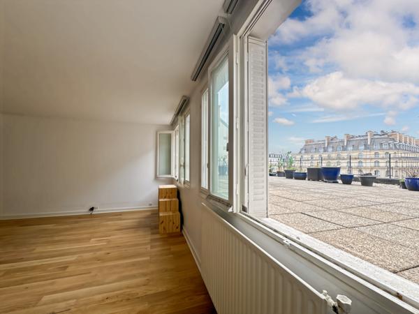 Loft
         4 pièces
        - 106 m² Bien prestige 1 250 000 € *