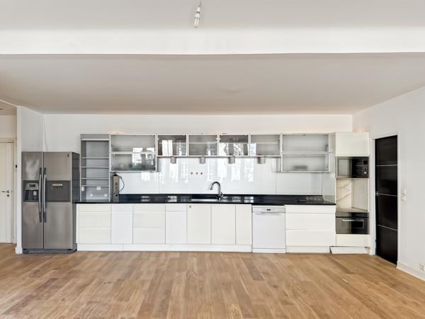Loft
         4 pièces
        - 106 m² Bien prestige 1 250 000 € *