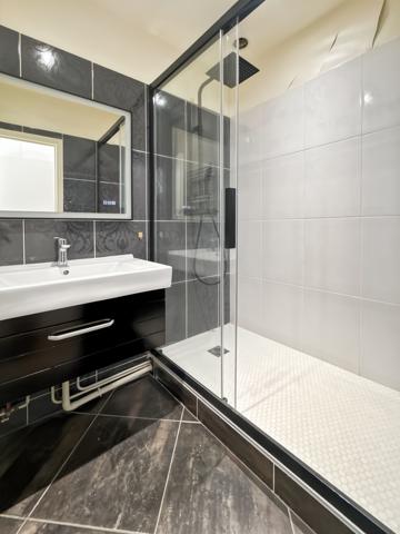 Loft
         4 pièces
        - 106 m² Bien prestige 1 250 000 € *