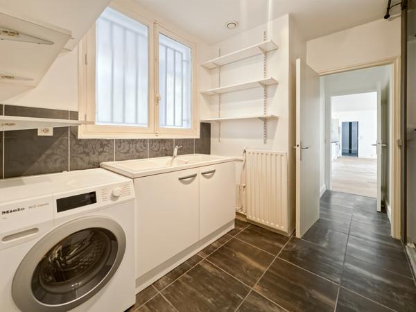 Loft
         4 pièces
        - 106 m² Bien prestige 1 250 000 € *