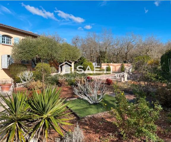 MAISON 5 CHAMBRES PISCINE ET GARAGE