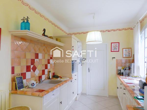 MAISON 5 CHAMBRES PISCINE ET GARAGE