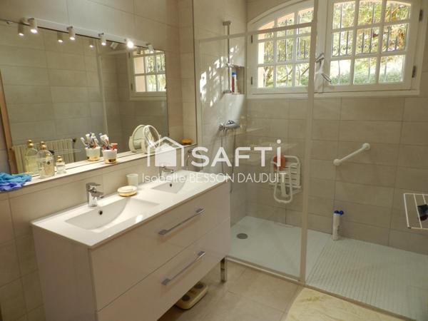 MAISON 5 CHAMBRES PISCINE ET GARAGE