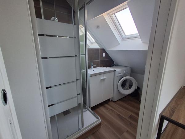 Studio à louer au dernier étage avec parking à Saint Nazaire