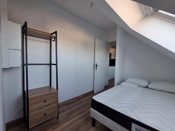 Studio à louer au dernier étage avec parking à Saint Nazaire