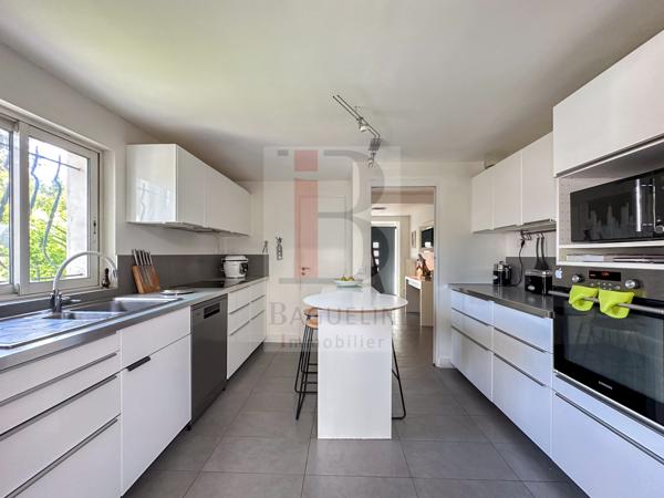 Maison 4 chambres, jardin clos et garage