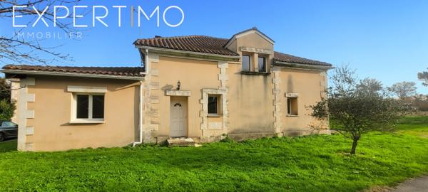 Dignac (16410) Ancienne grange restaurée en maison Contemporaine de 170 m² sur 1 Hectare,4 chambres