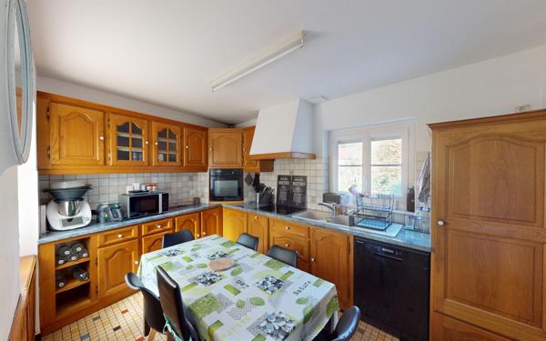 Maison à louer    6 pièces •  Jambles