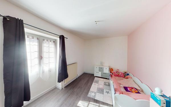 Maison à louer    6 pièces •  Jambles