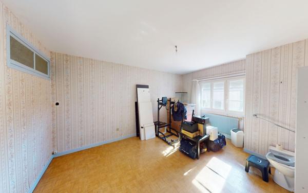 Maison à louer    6 pièces •  Jambles