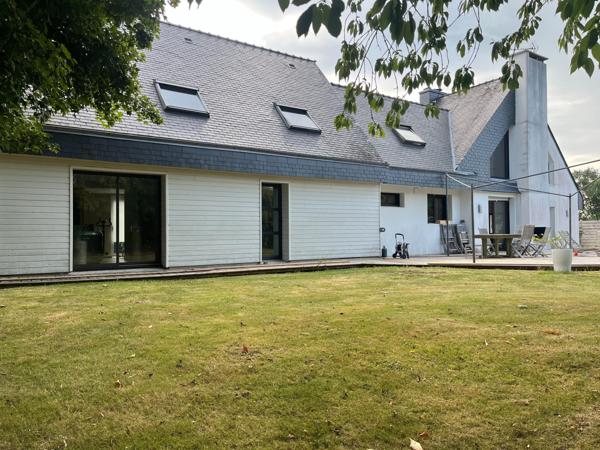 Maison contemporaine de plus de 250m2 avec piscine