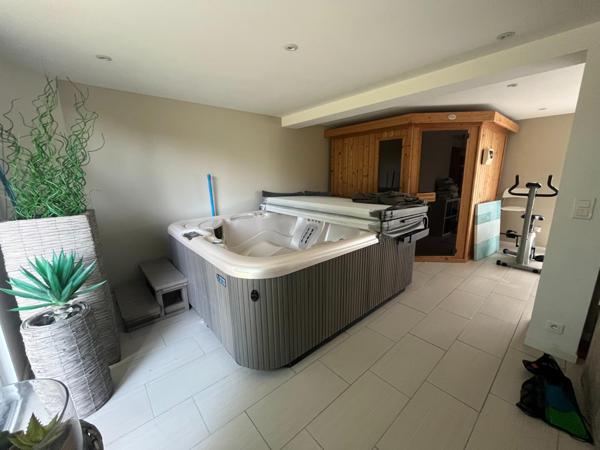 Maison contemporaine de plus de 250m2 avec piscine