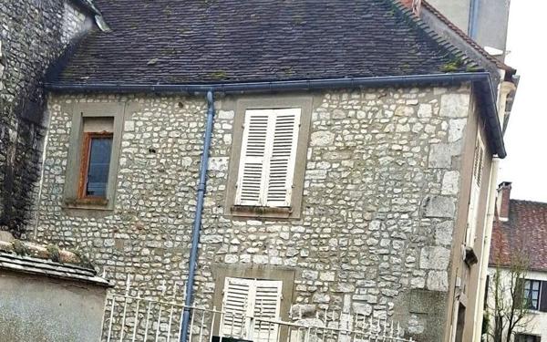 Immeuble à vendre    5 pièces •  Château-Landon