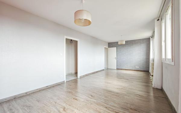 Appartement à vendre    2 pièces • 56 m2 Aurillac