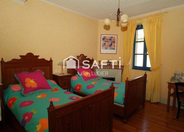 Maison en pierre de 245 m2, entièrement rénovée.