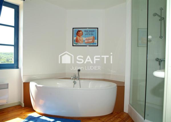 Maison en pierre de 245 m2, entièrement rénovée.