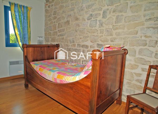 Maison en pierre de 245 m2, entièrement rénovée.