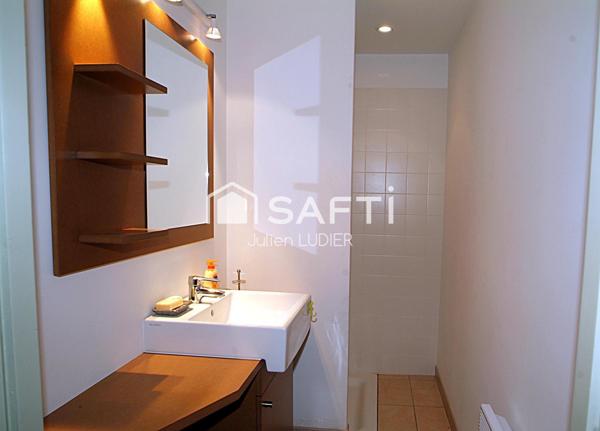 Maison en pierre de 245 m2, entièrement rénovée.