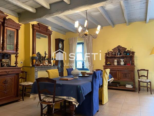 Maison en pierre de 245 m2, entièrement rénovée.