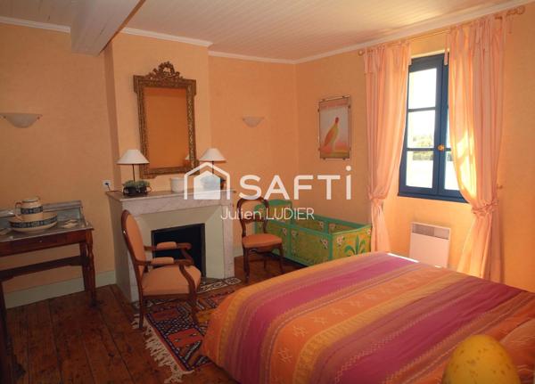 Maison en pierre de 245 m2, entièrement rénovée.