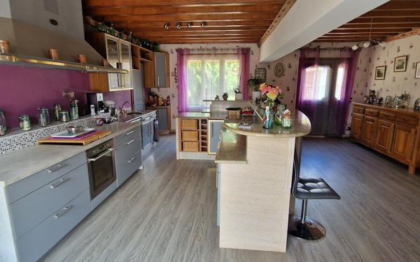 Maison à vendre    8 pièces •  La Fresnaye-sur-Chédouet