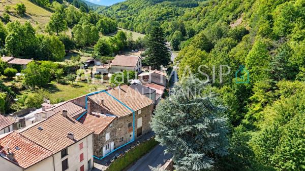 MAISON EN PIERRES AVEC ATELIER DANS VILLAGE TRANQUIL PRISE