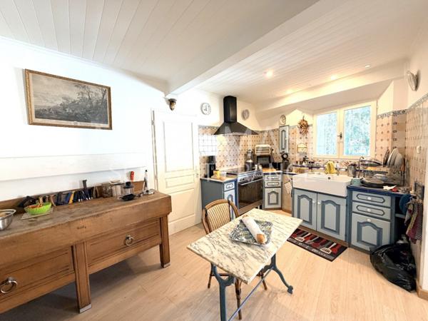 MAISON EN PIERRES AVEC ATELIER DANS VILLAGE TRANQUIL PRISE