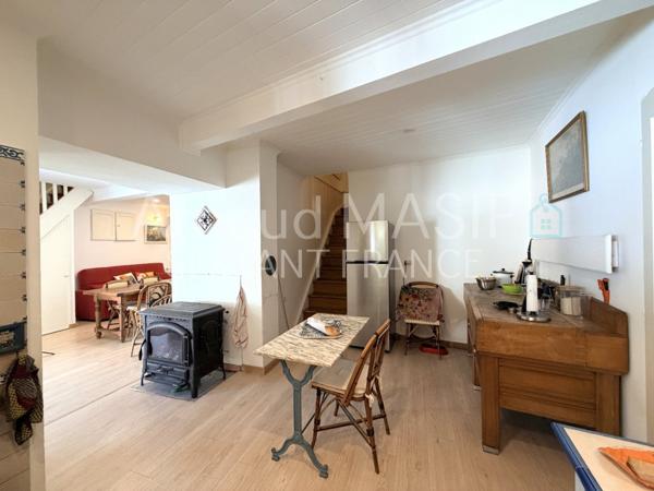 MAISON EN PIERRES AVEC ATELIER DANS VILLAGE TRANQUIL PRISE