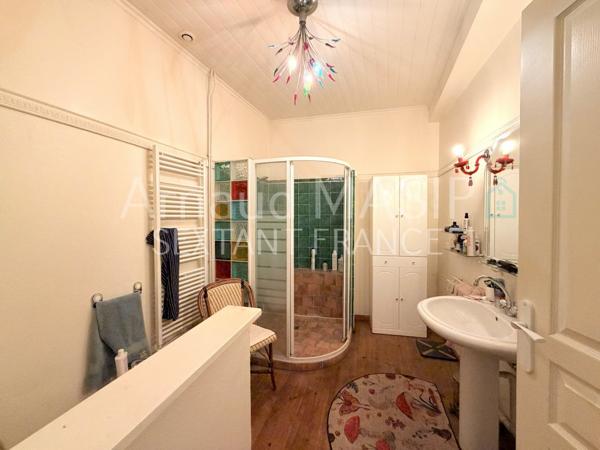 MAISON EN PIERRES AVEC ATELIER DANS VILLAGE TRANQUIL PRISE