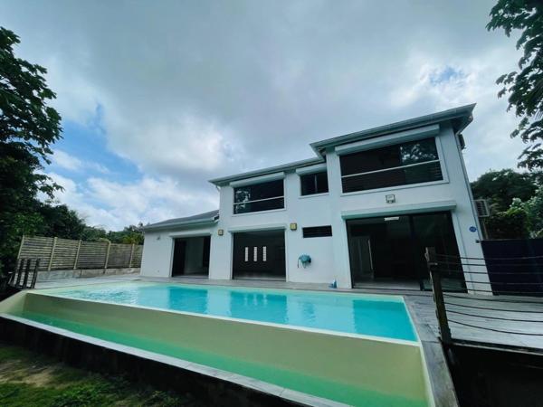 RARE VILLA DE STANDING AVEC PISCINE VUE DEGAGEE 1451 M2 DE TERRAIN