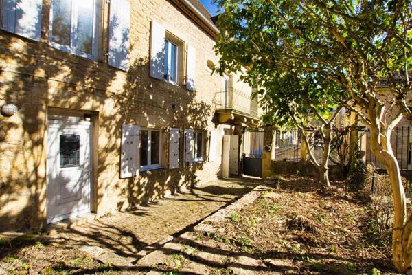 Maison ancienne - Sarlat-la-caneda CENTRE VILLE SARLAT - Appartement et local avec jardin et terrasse