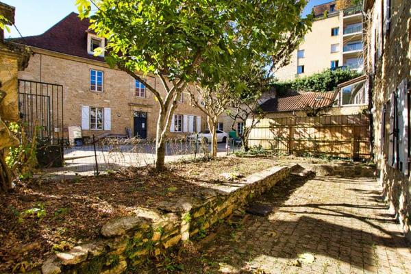 Maison ancienne - Sarlat-la-caneda CENTRE VILLE SARLAT - Appartement et local avec jardin et terrasse
