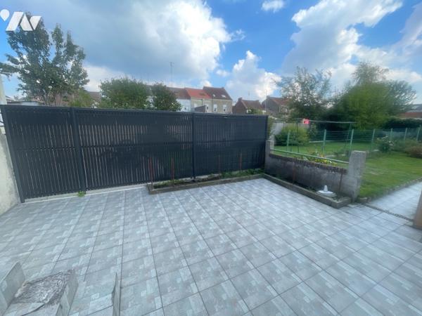 Située en centre ville, dans un secteur résidentiel calme et à proximité des commodités.