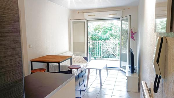 Aix-en-Provence (13540) Beau T2 meublé de 28 m² + Balcon au calme + Parking dans Résidence sécurisée