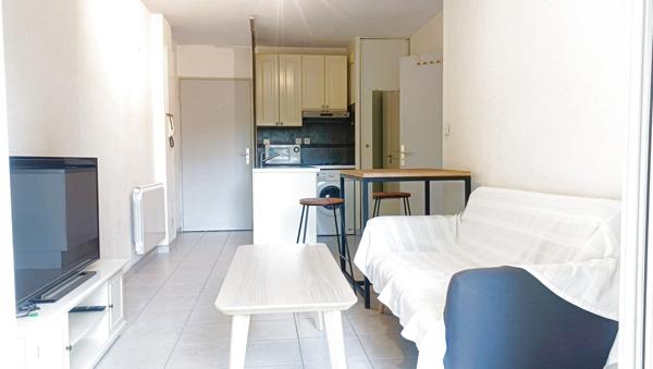 Aix-en-Provence (13540) Beau T2 meublé de 28 m² + Balcon au calme + Parking dans Résidence sécurisée