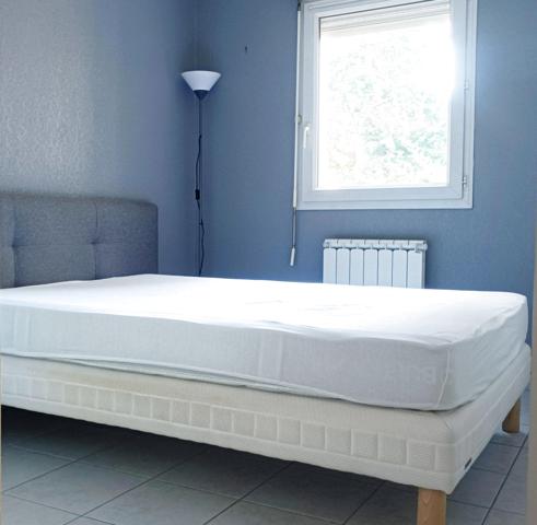 Aix-en-Provence (13540) Beau T2 meublé de 28 m² + Balcon au calme + Parking dans Résidence sécurisée