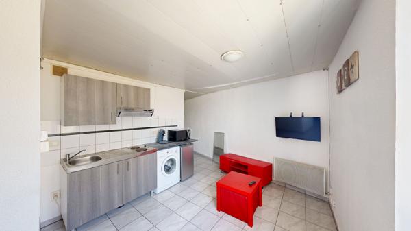 NARBONNE APPARTEMENT T2 MEUBLE AVEC VUE SUR LA CATHÉDRALE