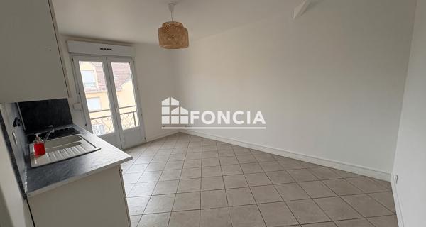 Location Appartement 2 pièces 29.3 m² - Ballancourt-sur-essonne 91610