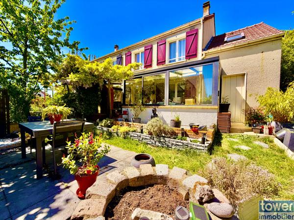 Maison
                                                                                                                                                                                                                                                                                                                        6 pièce(s)                                                                                                                                                                                                          3 chambre(s)                                                                                                                                                                                                          87  m²